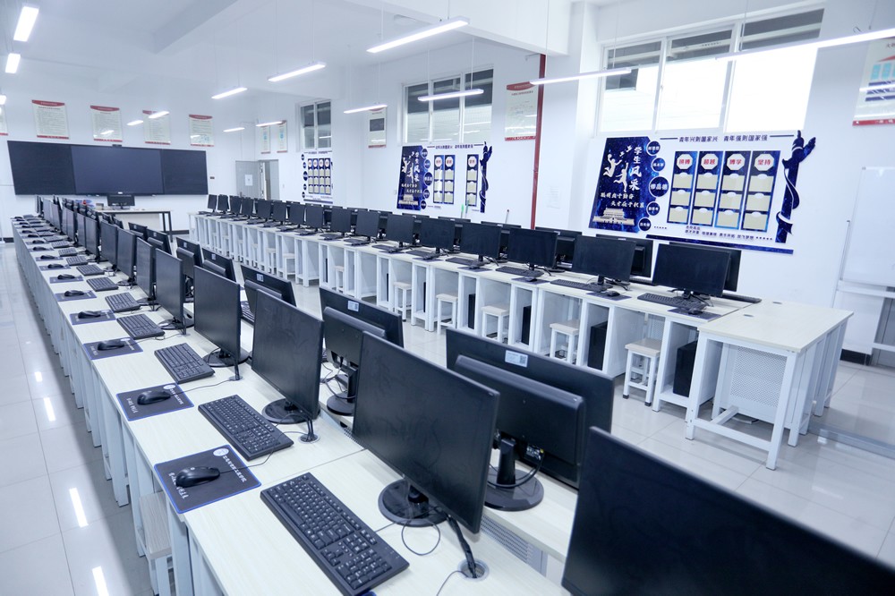 信息工程实验中心 信息科技技术服务的新高地